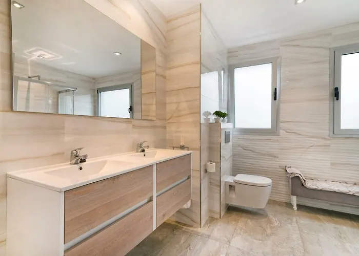 Mesa Y Lopez- Playa Canteras *